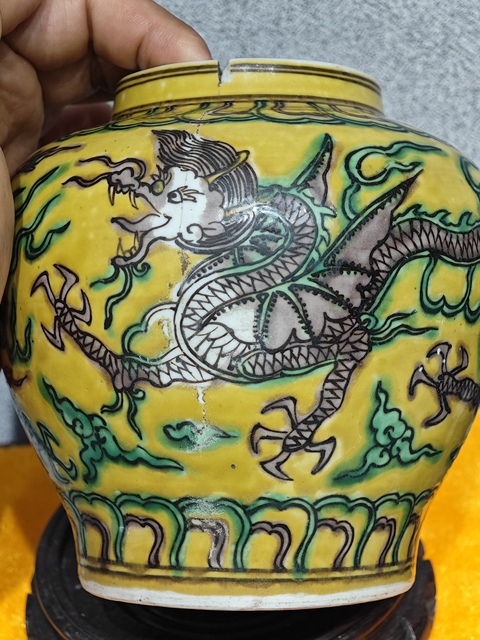 古玩陶瓷黃地綠龍罐真品鑒賞圖