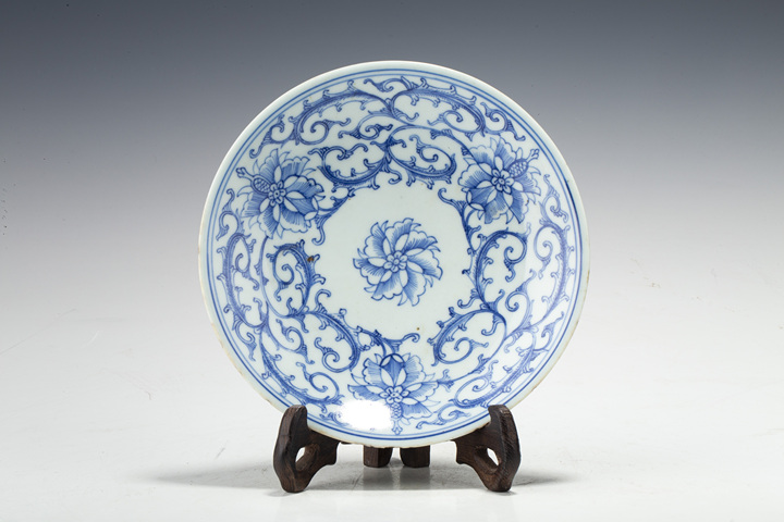 古玩陶瓷清中·淡描青花纏枝花卉紋盤拍賣,當前價格168元