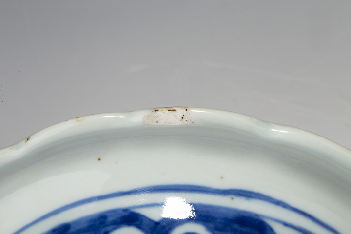 古玩陶瓷清中晚·青花纏枝花卉三多紋龍耳花口瓶拍賣，當前價格4944元