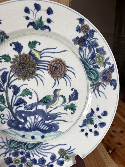 古玩陶瓷花鳥(niǎo)紋斗彩盤真品鑒賞圖
