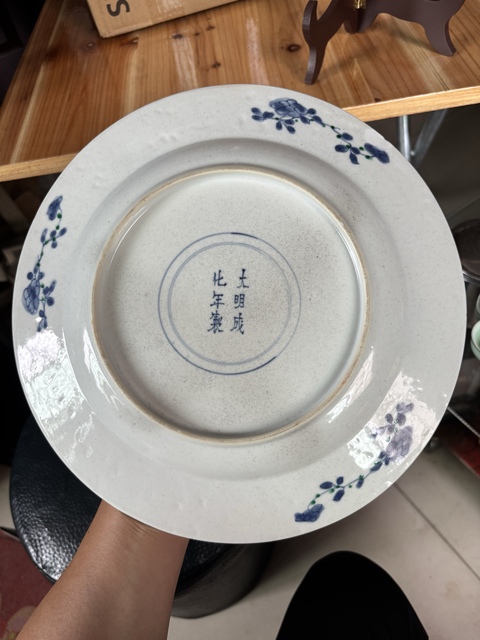 古玩陶瓷花鳥(niǎo)紋斗彩盤真品鑒賞圖