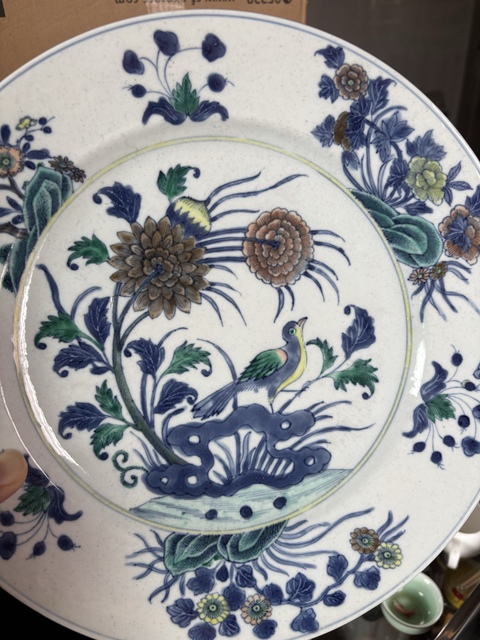 古玩陶瓷花鳥(niǎo)紋斗彩盤真品鑒賞圖