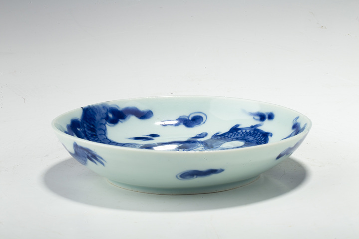 古玩陶瓷清雍正·青花過(guò)墻龍紋盤拍賣，當(dāng)前價(jià)格2268元