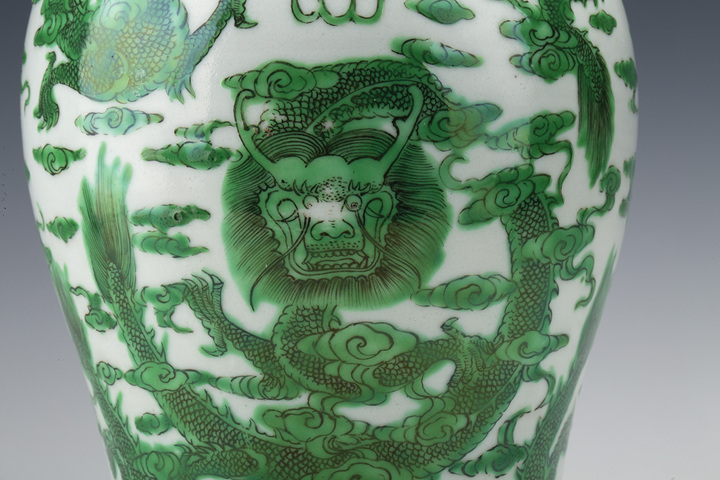 古玩陶瓷清晚·綠彩八龍紋梅瓶真品鑒賞圖