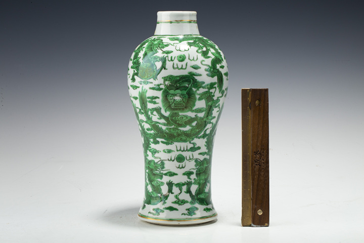 古玩陶瓷清晚·綠彩八龍紋梅瓶真品鑒賞圖