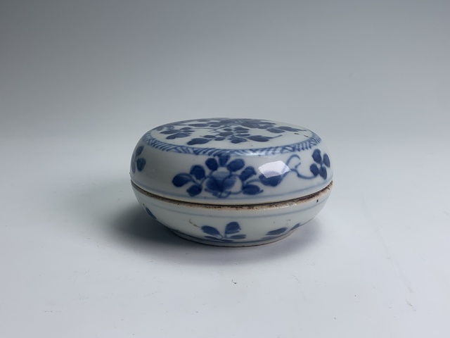 古玩陶瓷清康熙·青花花卉紋節(jié)盒拍賣,當(dāng)前價(jià)格108元
