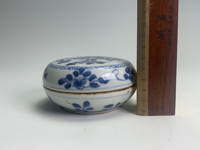 古玩陶瓷清康熙·青花花卉紋節(jié)盒拍賣,當(dāng)前價(jià)格108元