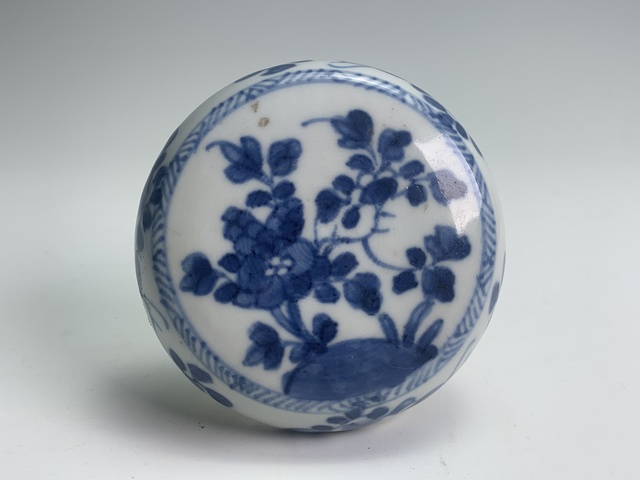 古玩陶瓷清康熙·青花花卉紋節(jié)盒拍賣,當(dāng)前價(jià)格108元