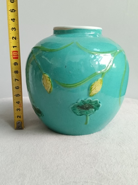 古玩陶瓷松石綠地三彩堆塑一路蓮升紋罐拍賣,當(dāng)前價格890元