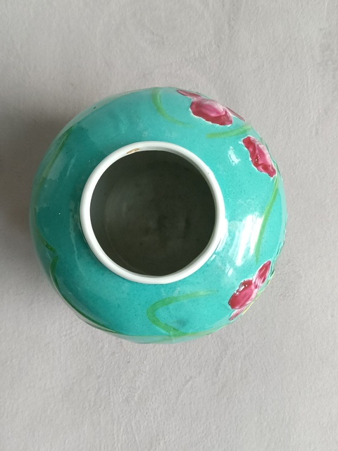 古玩陶瓷松石綠地三彩堆塑一路蓮升紋罐拍賣,當(dāng)前價格890元