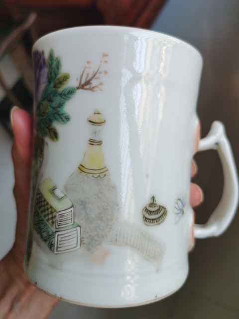 古玩陶瓷博古圖執杯真品鑒賞圖