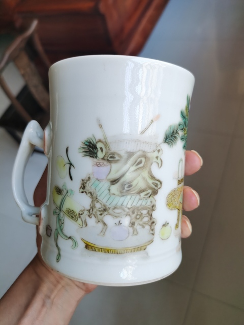 古玩陶瓷博古圖執杯真品鑒賞圖