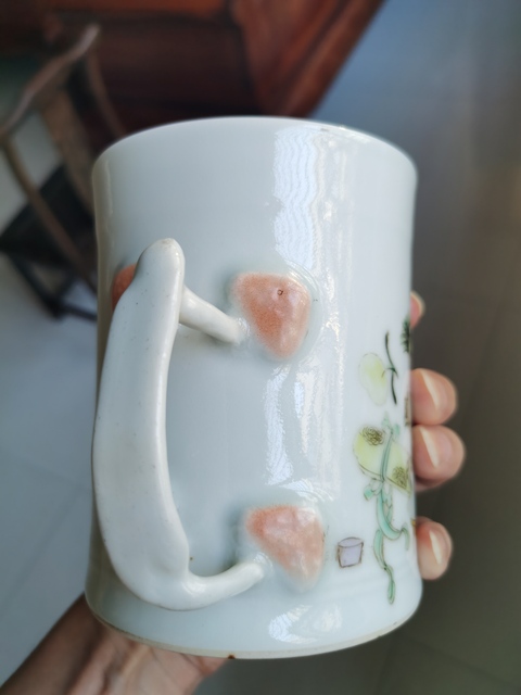 古玩陶瓷博古圖執杯真品鑒賞圖