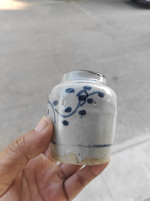 古玩陶瓷青花花卉紋罐真品鑒賞圖