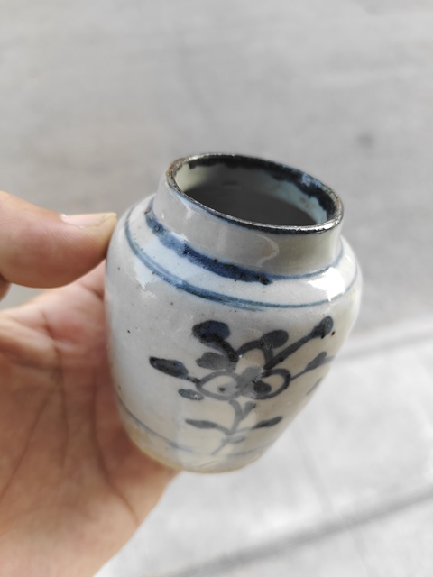 古玩陶瓷青花花卉紋罐真品鑒賞圖