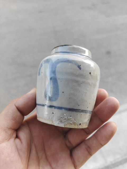 古玩陶瓷青花花卉紋罐真品鑒賞圖