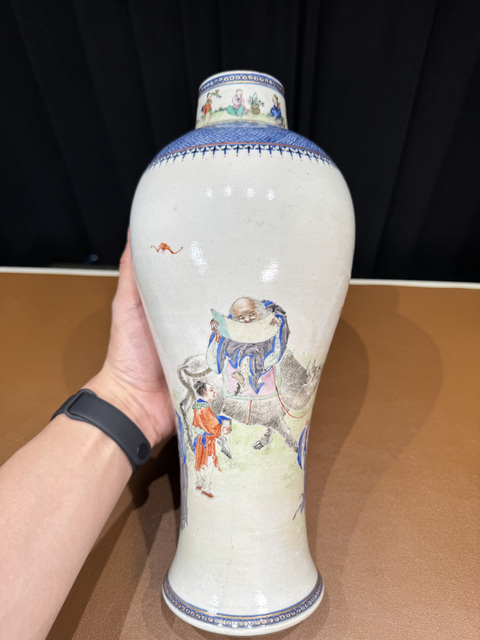 古玩陶瓷人物紋雞腿瓶真品鑒賞圖