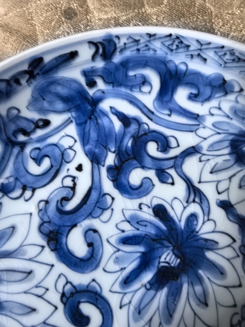 古玩陶瓷青花纏枝花卉紋盤真品鑒賞圖
