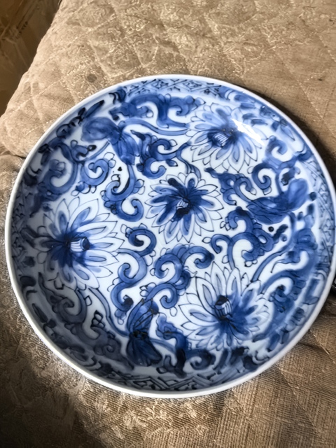 古玩陶瓷青花纏枝花卉紋盤真品鑒賞圖