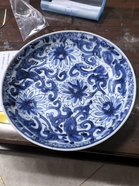 古玩陶瓷青花纏枝花卉紋盤真品鑒賞圖