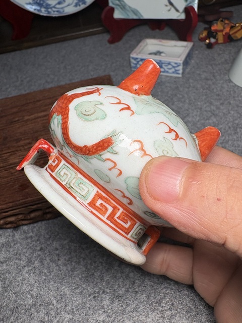 古玩陶瓷晚清紅綠彩龍紋香爐真品鑒賞圖