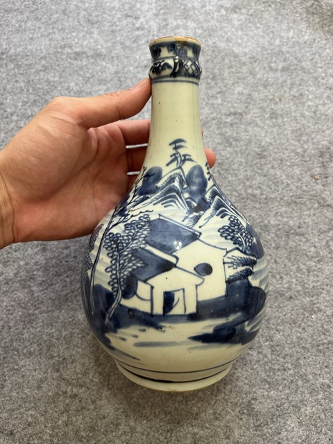 古玩陶瓷青花山水人物蒜頭瓶真品鑒賞圖