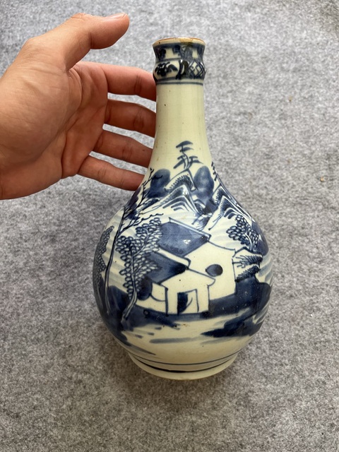 古玩陶瓷青花山水人物蒜頭瓶真品鑒賞圖