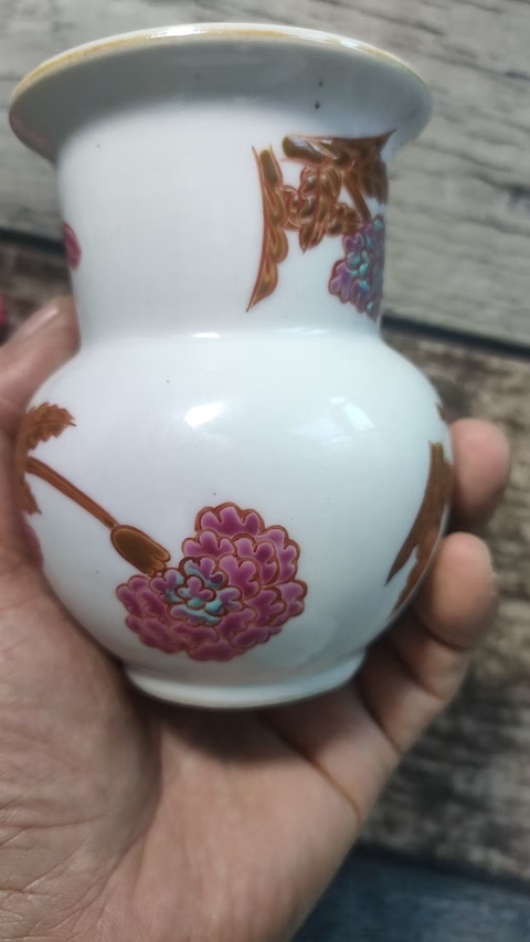 古玩陶瓷粉彩花卉紋渣斗真品鑒賞圖