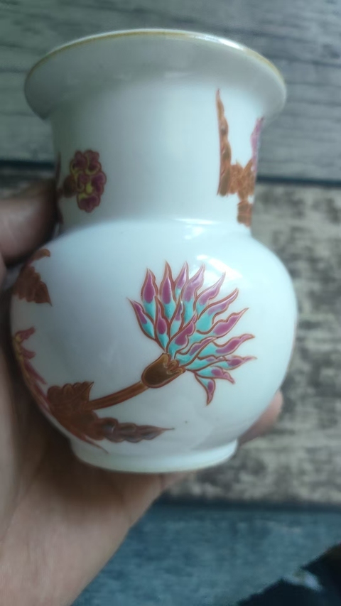 古玩陶瓷粉彩花卉紋渣斗真品鑒賞圖