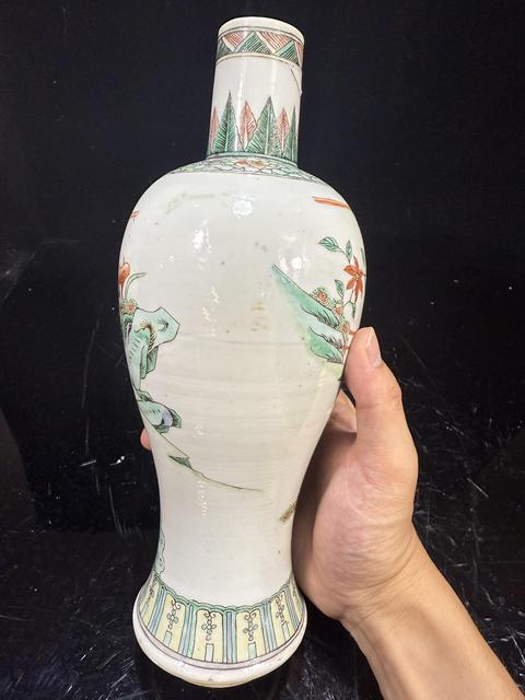 古玩陶瓷仕女紋五彩瓶真品鑒賞圖