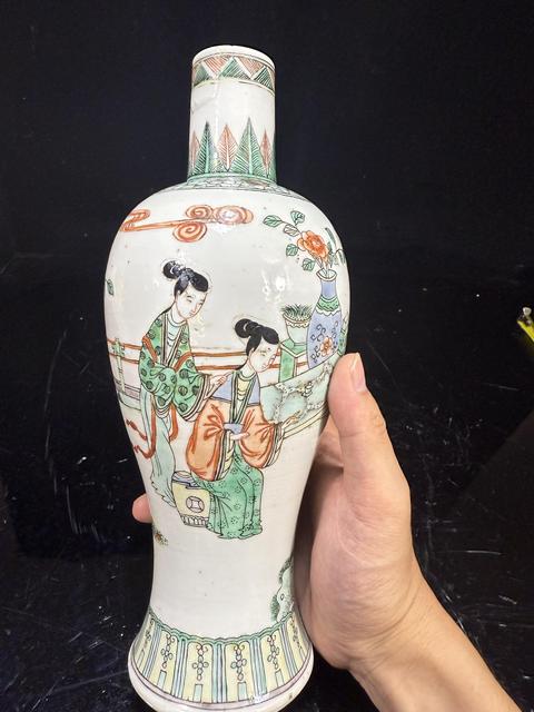 古玩陶瓷仕女紋五彩瓶真品鑒賞圖