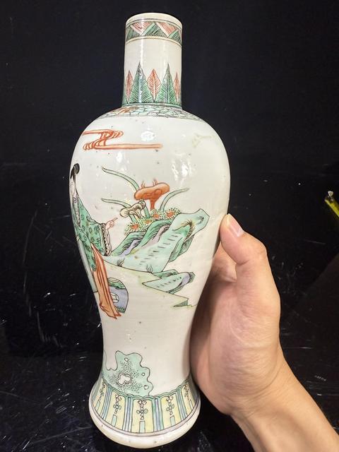 古玩陶瓷仕女紋五彩瓶真品鑒賞圖