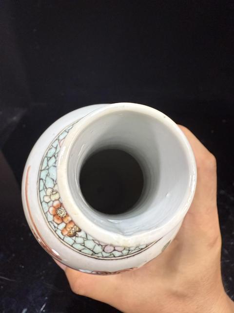 古玩陶瓷仕女紋五彩瓶真品鑒賞圖