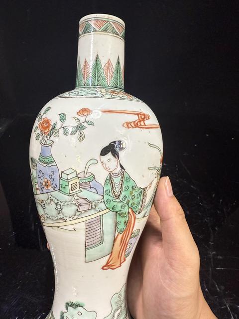古玩陶瓷仕女紋五彩瓶真品鑒賞圖