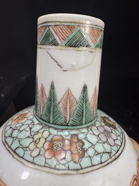 古玩陶瓷仕女紋五彩瓶真品鑒賞圖