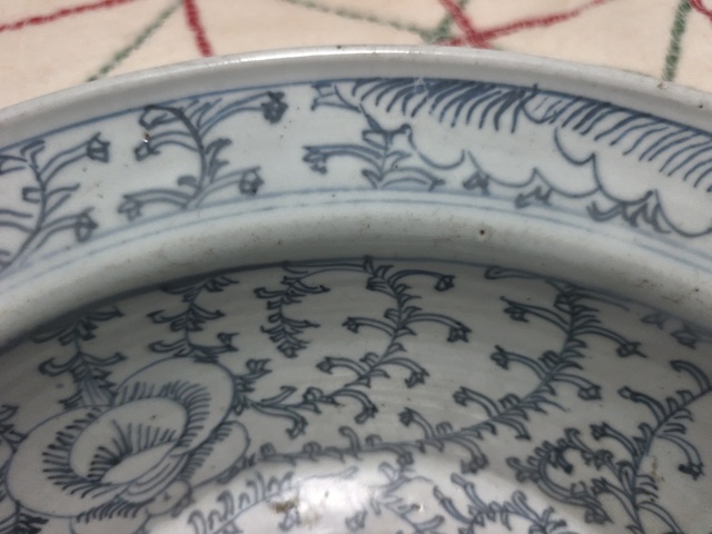 古玩陶瓷青花淡描花卉紋折沿盆真品鑒賞圖