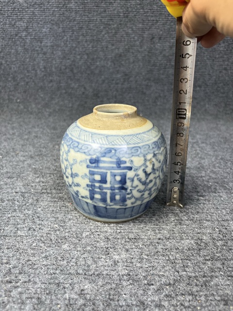 古玩陶瓷青花纏枝花卉紋喜字罐真品鑒賞圖