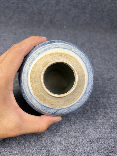 古玩陶瓷青花纏枝花卉紋喜字罐真品鑒賞圖