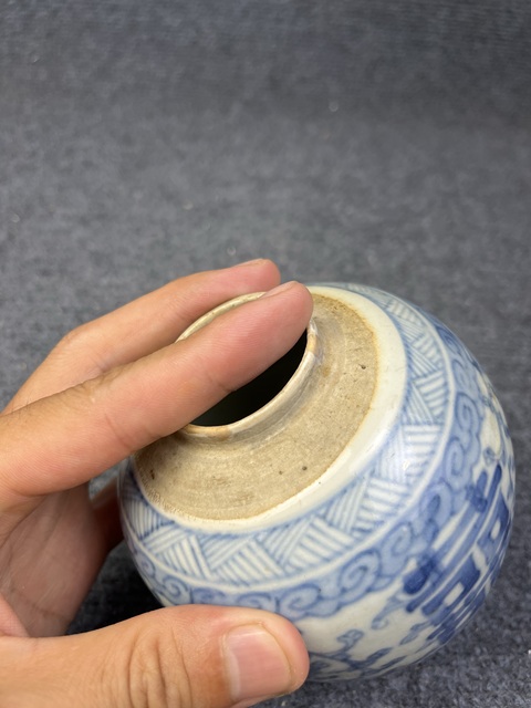 古玩陶瓷青花纏枝花卉紋喜字罐真品鑒賞圖