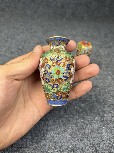 古玩雜項銅胎琺瑯彩小瓶***盒拍賣,當前價格188元