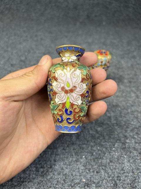 古玩雜項銅胎琺瑯彩小瓶***盒拍賣,當前價格188元