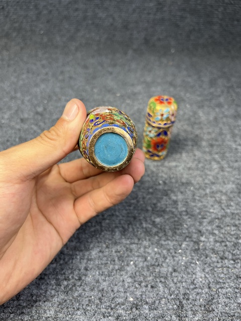 古玩雜項銅胎琺瑯彩小瓶***盒拍賣,當前價格188元