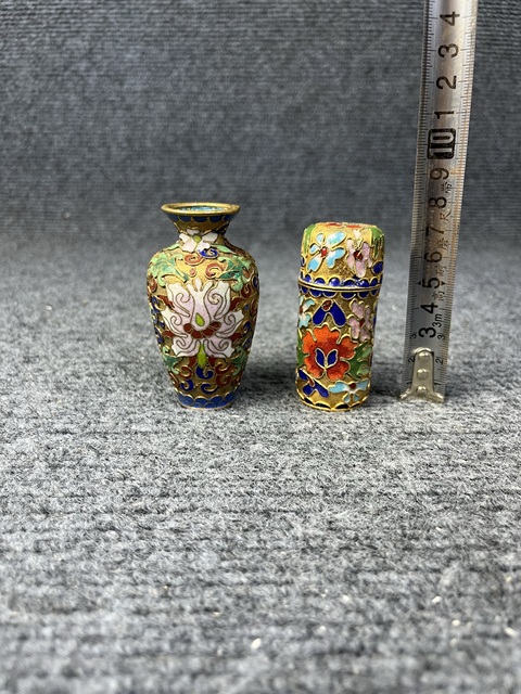 古玩雜項銅胎琺瑯彩小瓶***盒拍賣,當前價格188元