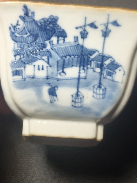 古玩陶瓷青花亭臺(tái)樓閣山水人物紋倭角杯真品鑒賞圖