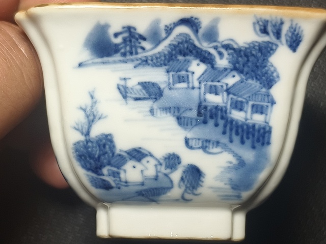 古玩陶瓷青花亭臺(tái)樓閣山水人物紋倭角杯真品鑒賞圖