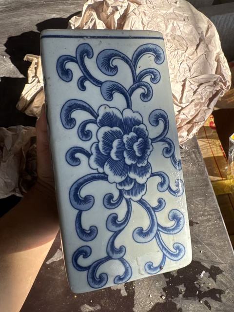 古玩陶瓷青花花卉紋脈枕真品鑒賞圖