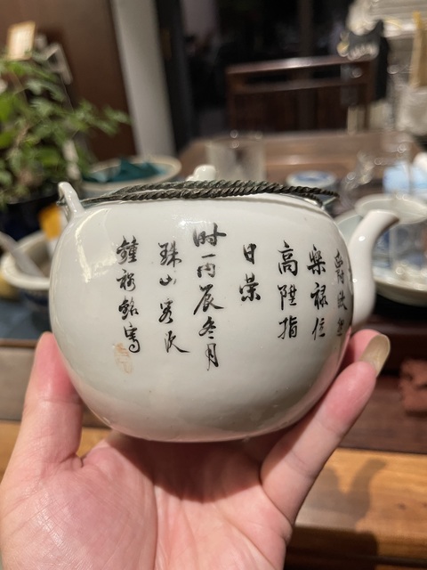 古玩陶瓷人物紋粉彩提梁壺真品鑒賞圖