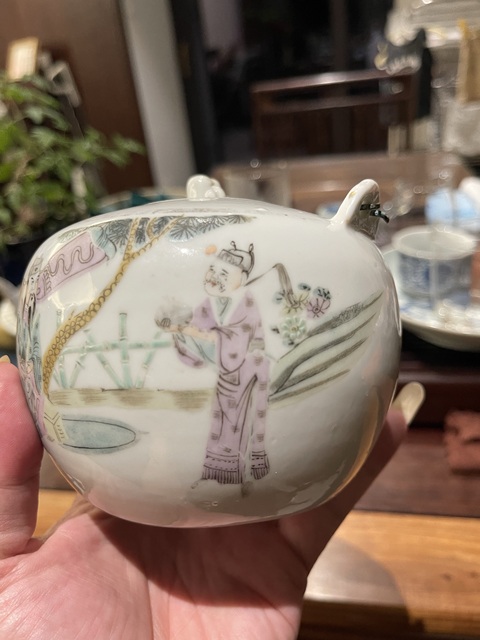 古玩陶瓷人物紋粉彩提梁壺真品鑒賞圖