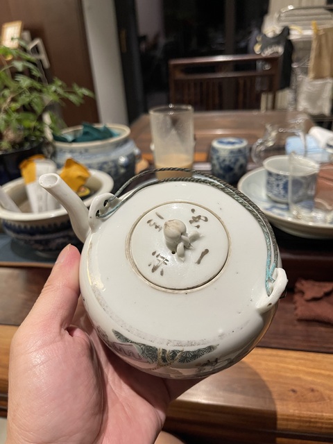 古玩陶瓷人物紋粉彩提梁壺真品鑒賞圖