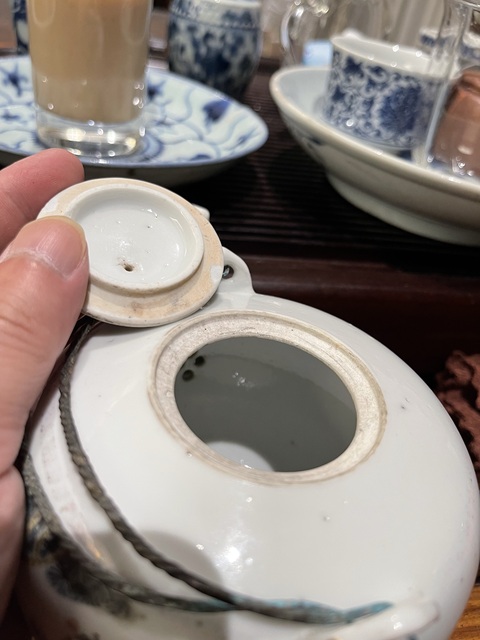 古玩陶瓷人物紋粉彩提梁壺真品鑒賞圖